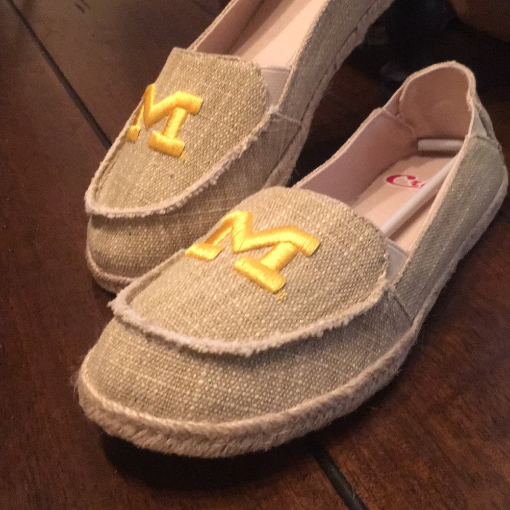 New Cruzerz Michigan State loafers